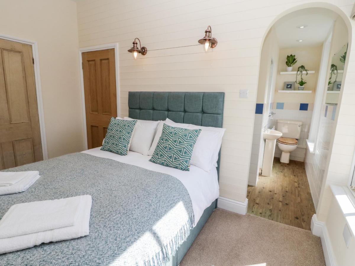 Laurel House Villa Whitby Ngoại thất bức ảnh